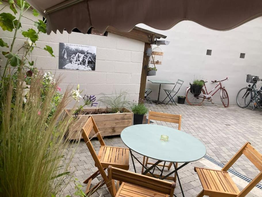 Le Clos De Beauchamp Le Bord De 2 Velos Sont Disponibles Gratuitement
